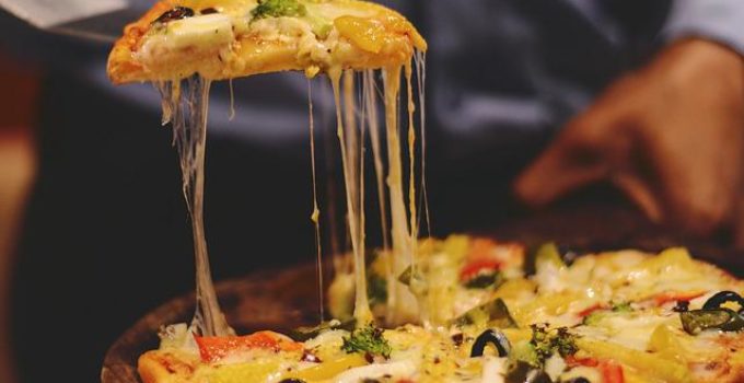 What Cheese Goes On Pizza? Tips for Delicious Pizzas