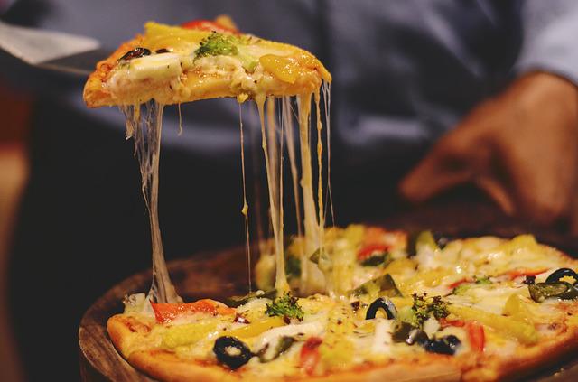 What cheese goes on pizza? Everything To Know