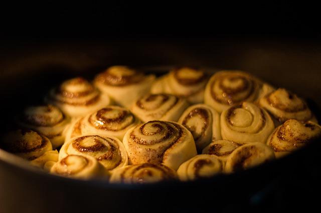 How to reheat cinnamon rolls? Best Methods & Tips